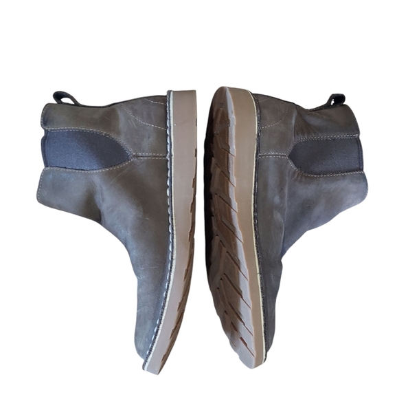 L.L. Bean Womens Stonington Leather Chelsea Boot - Picture 6 of 9